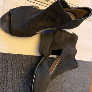 Womens Black Shoe Booties Size 8.5